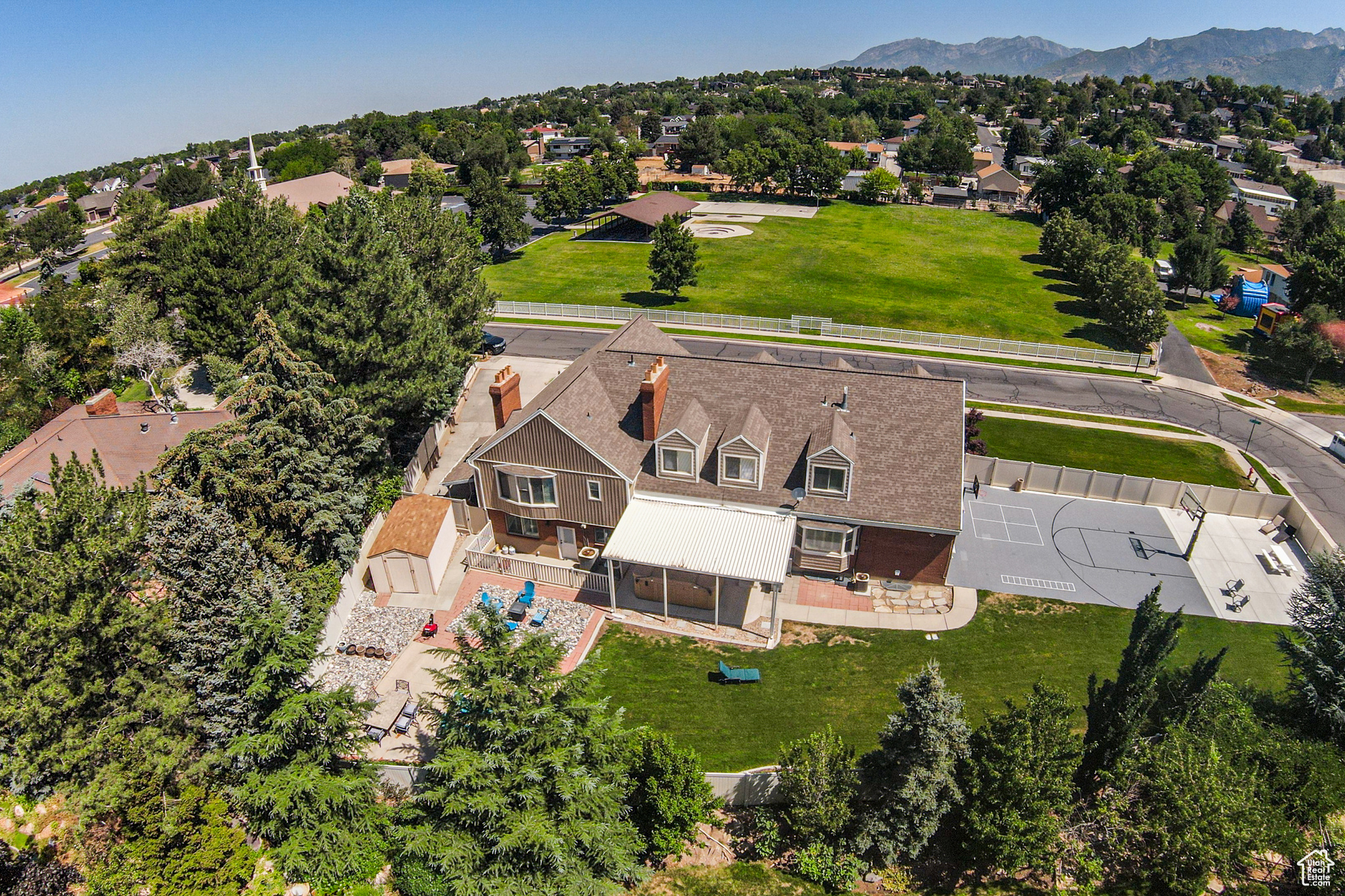 PINE CREST - Residential