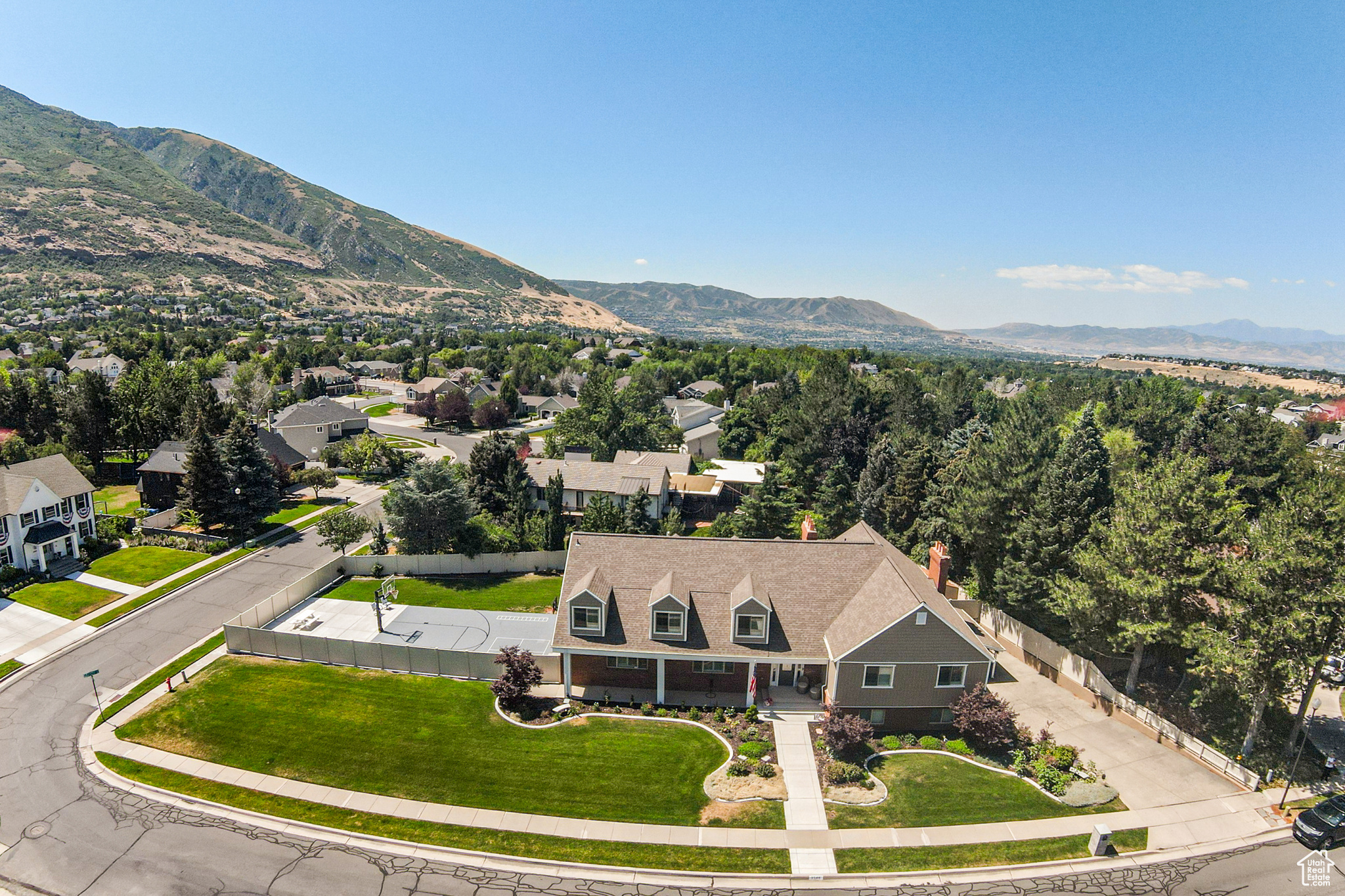 PINE CREST - Residential