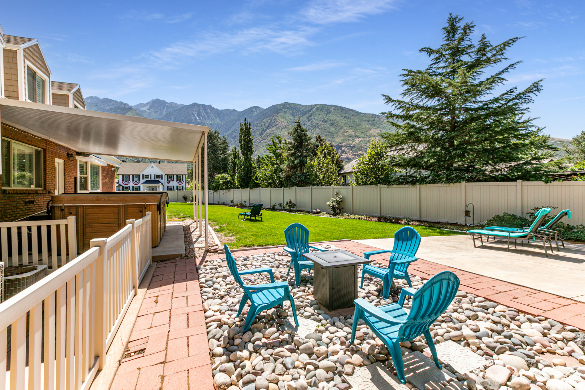 PINE CREST - Residential