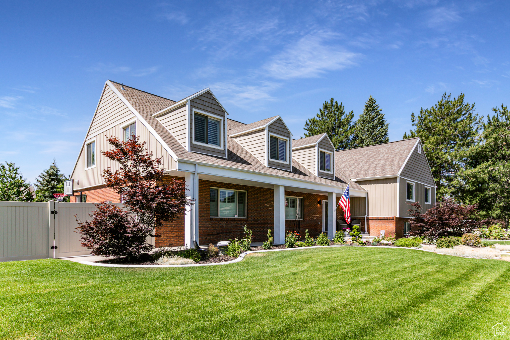 PINE CREST - Residential