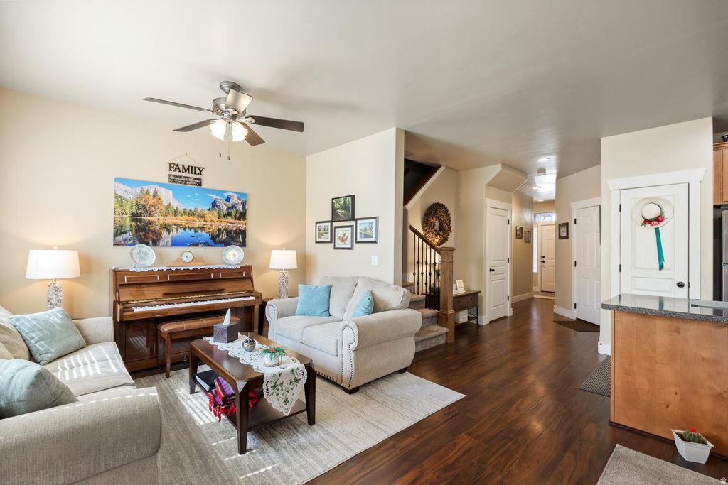 Photo of 1464 N LA PALMA PL, Saratoga Springs, UT 84045 (MLS # 2167305)