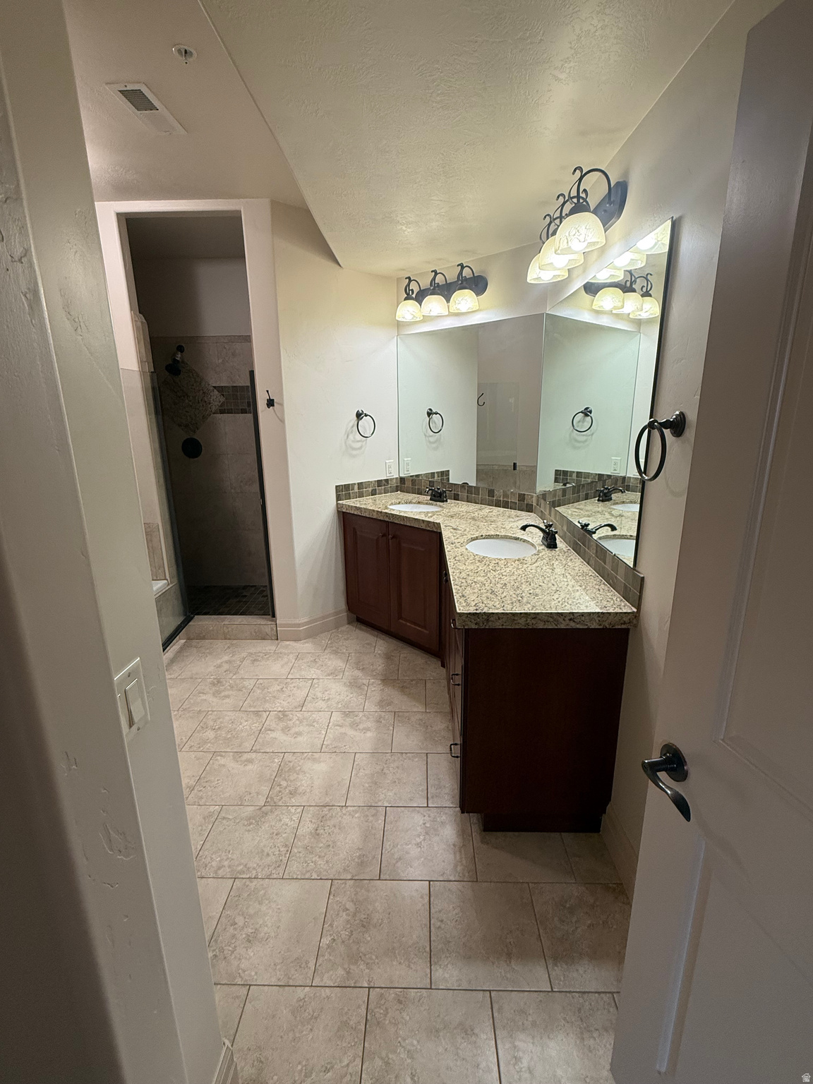 ROCKWELL SQUARE - Residential