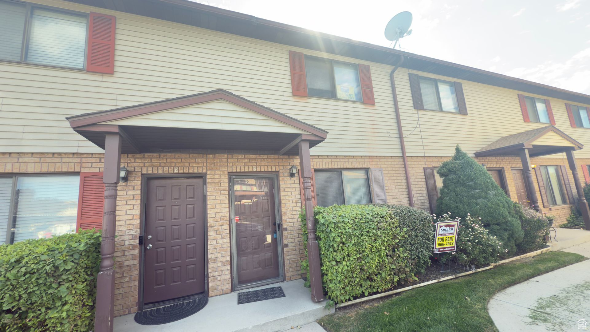 REDWOOD VILL - Residential Lease