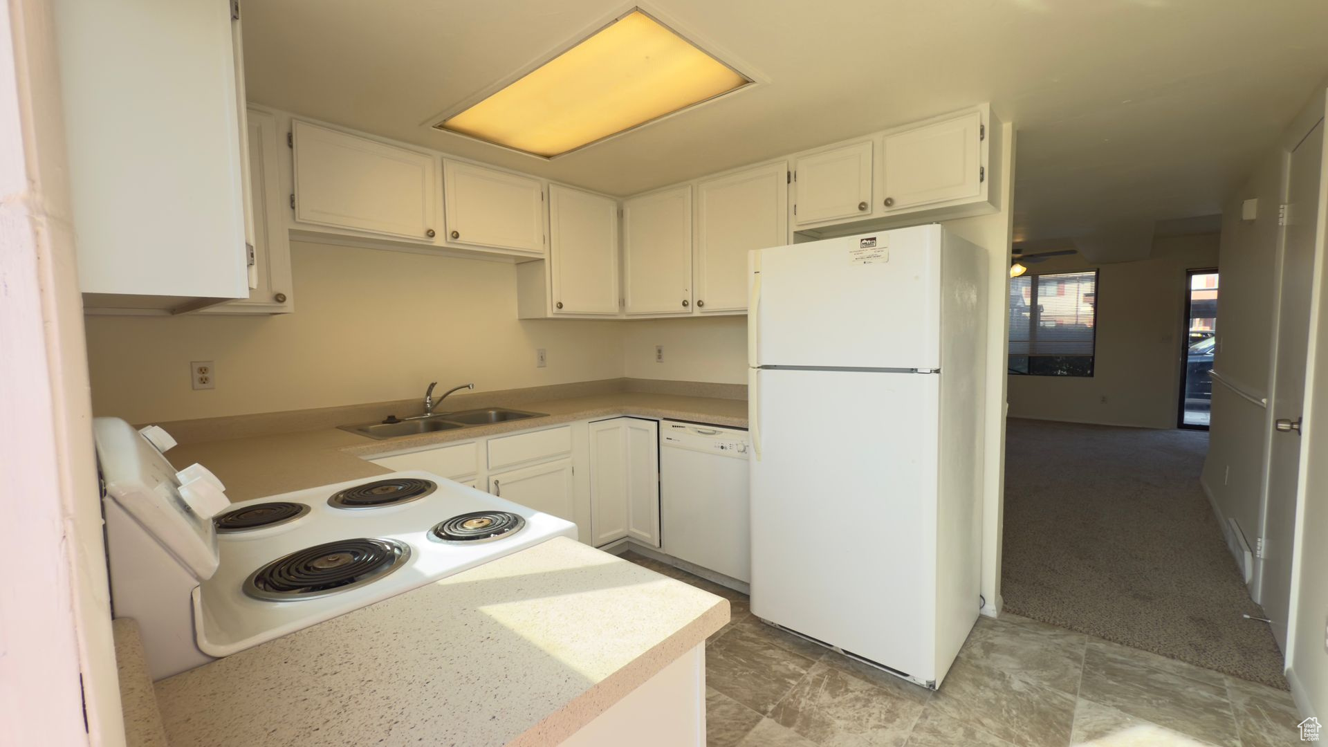 REDWOOD VILL - Residential Lease