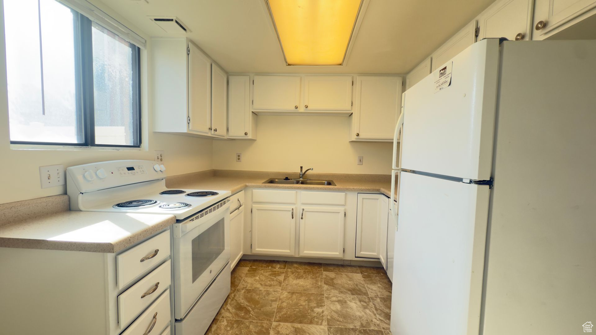 REDWOOD VILL - Residential Lease