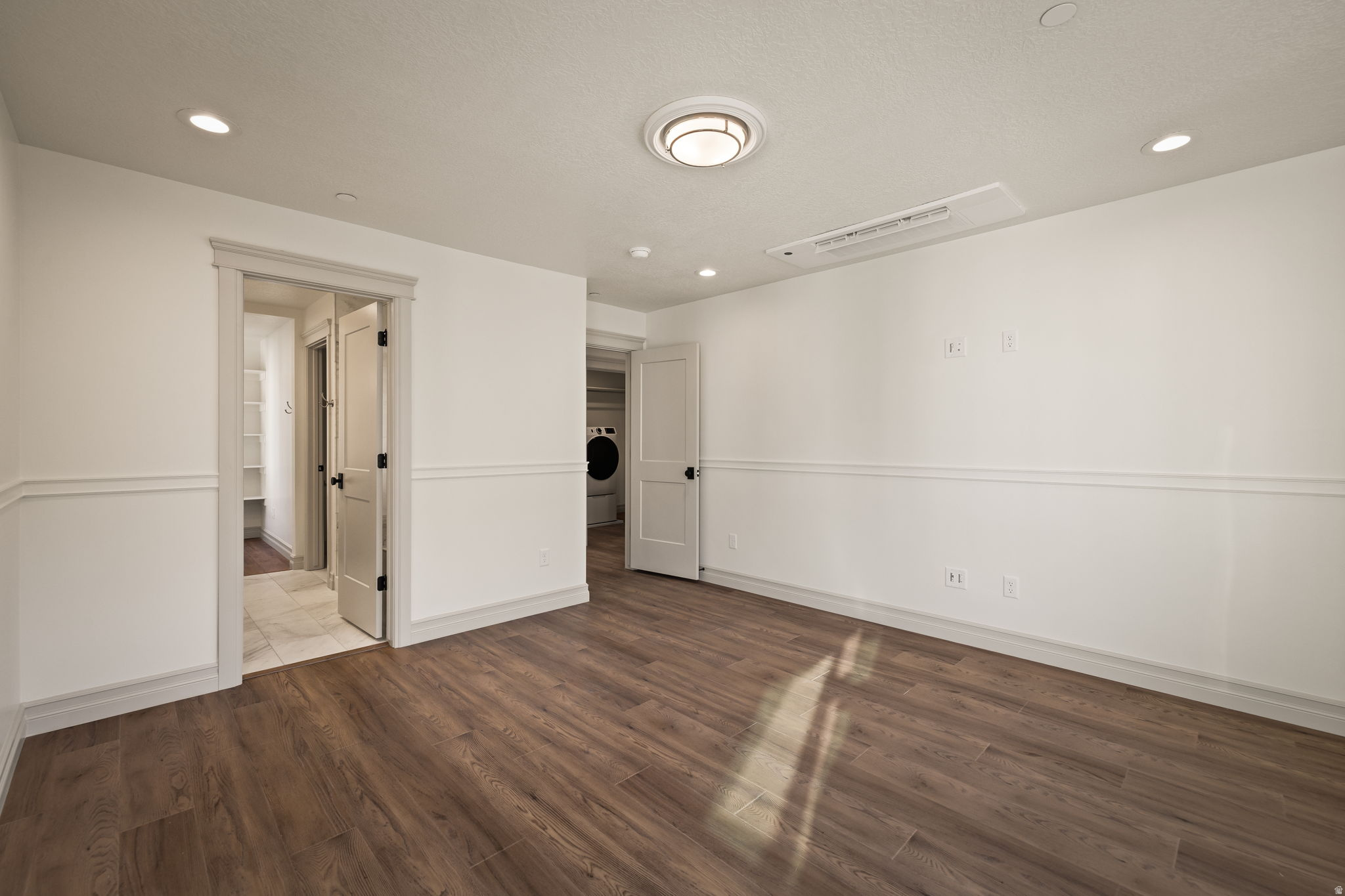 THE IRIS - Residential