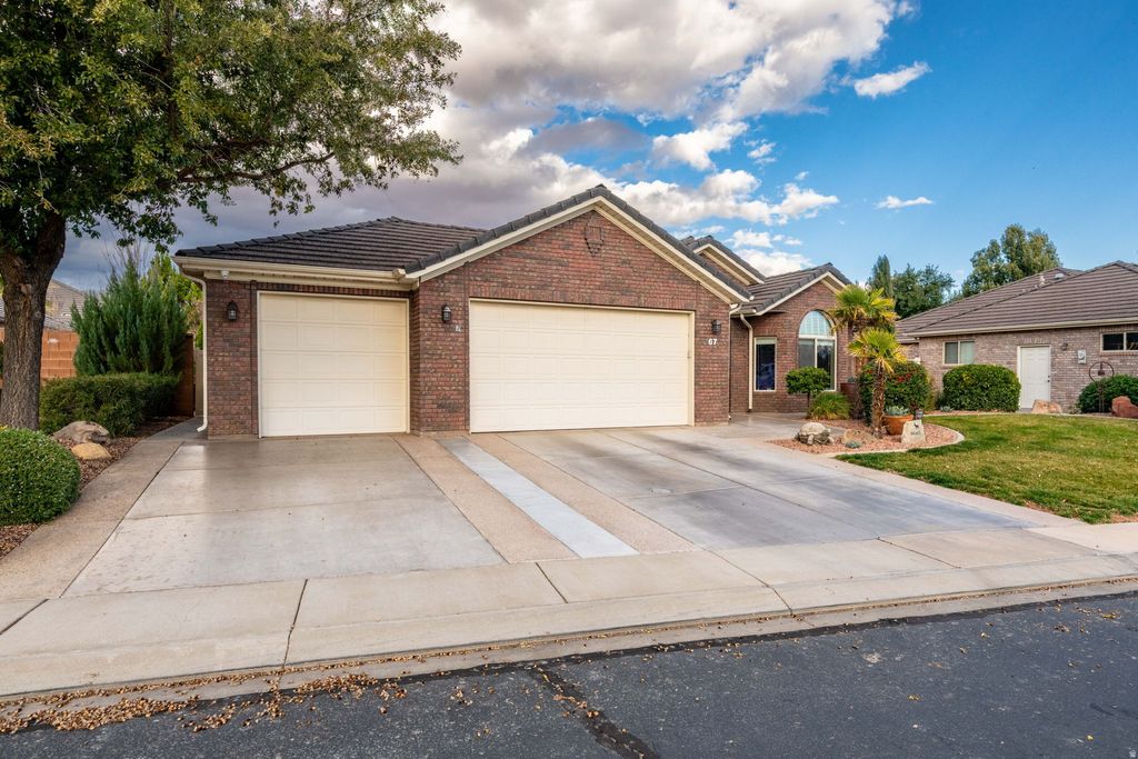 Photo of 1730 W STONEBRIDGE DR, Saint George, UT 84770 (MLS # 2138810)