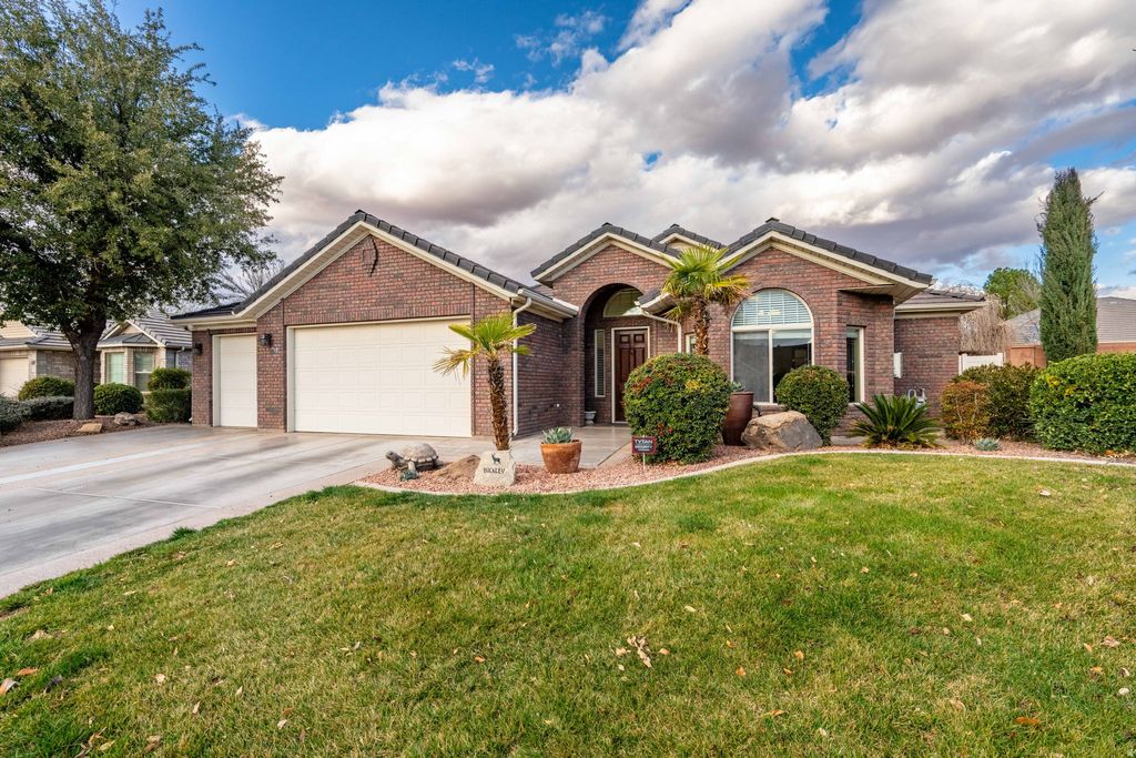 Photo of 1730 W STONEBRIDGE DR, Saint George, UT 84770 (MLS # 2138810)