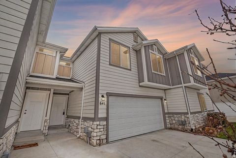 Photo of 641 S PLUM CREEK LN, Ogden, UT 84404 (MLS # 2127752)