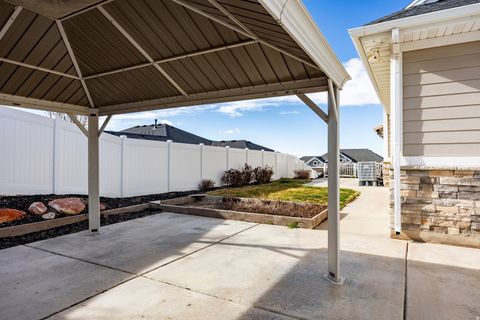 Tiny photo for 910 S PACE PL, North Salt Lake, UT 84054 (MLS # 2142407)