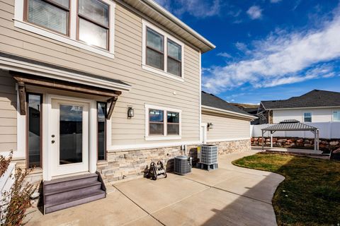 Tiny photo for 910 S PACE PL, North Salt Lake, UT 84054 (MLS # 2142407)