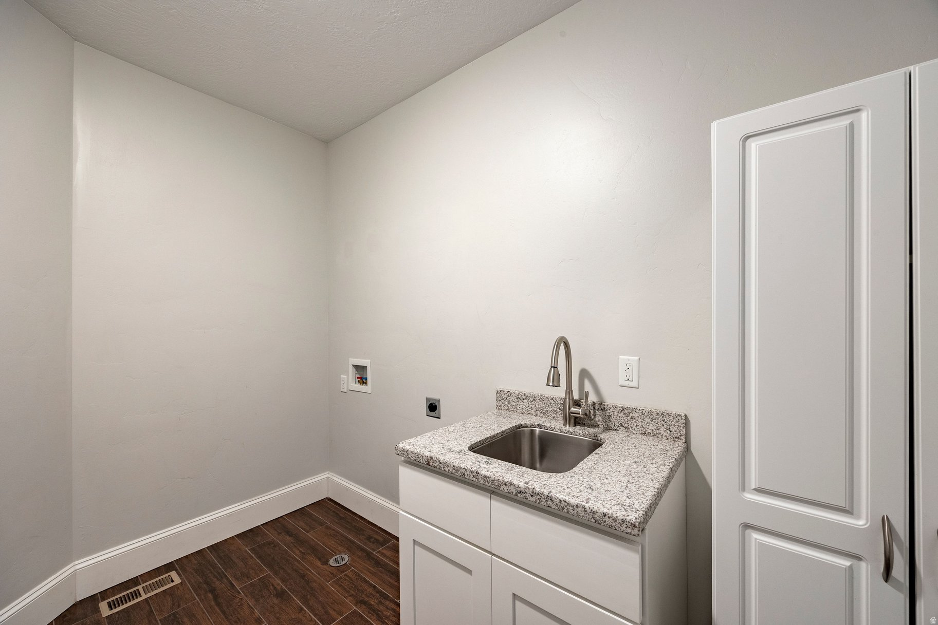 EAGLEPOINTE ESTATES - Residential