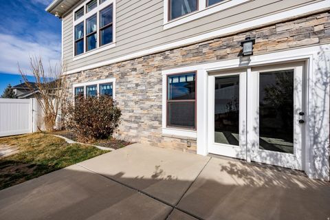 Tiny photo for 910 S PACE PL, North Salt Lake, UT 84054 (MLS # 2142407)
