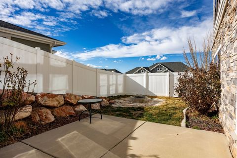 Tiny photo for 910 S PACE PL, North Salt Lake, UT 84054 (MLS # 2142407)