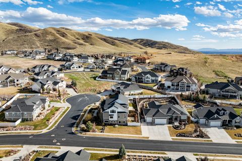 Tiny photo for 910 S PACE PL, North Salt Lake, UT 84054 (MLS # 2142407)