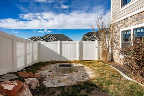 Tiny photo for 910 S PACE PL, North Salt Lake, UT 84054 (MLS # 2142407)