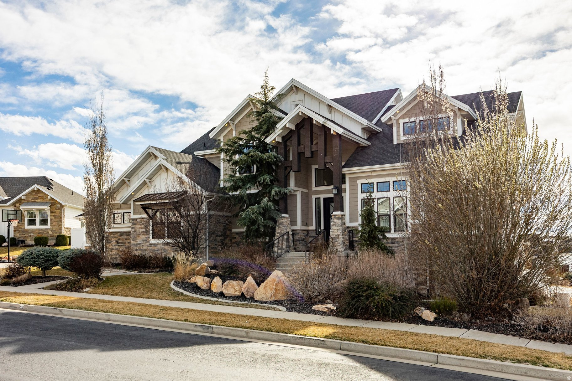 EAGLEPOINTE ESTATES - Residential