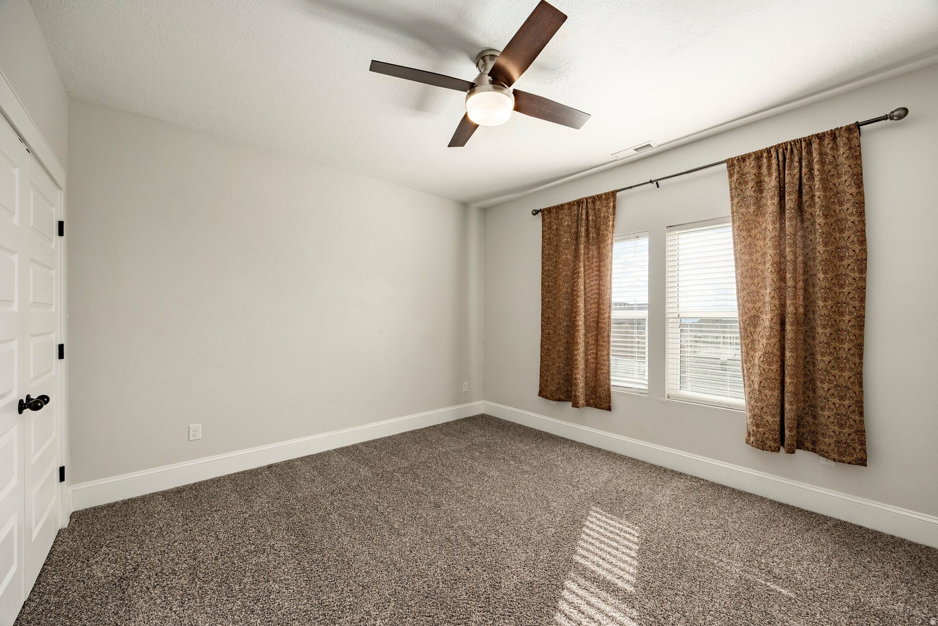 EAGLEPOINTE ESTATES - Residential