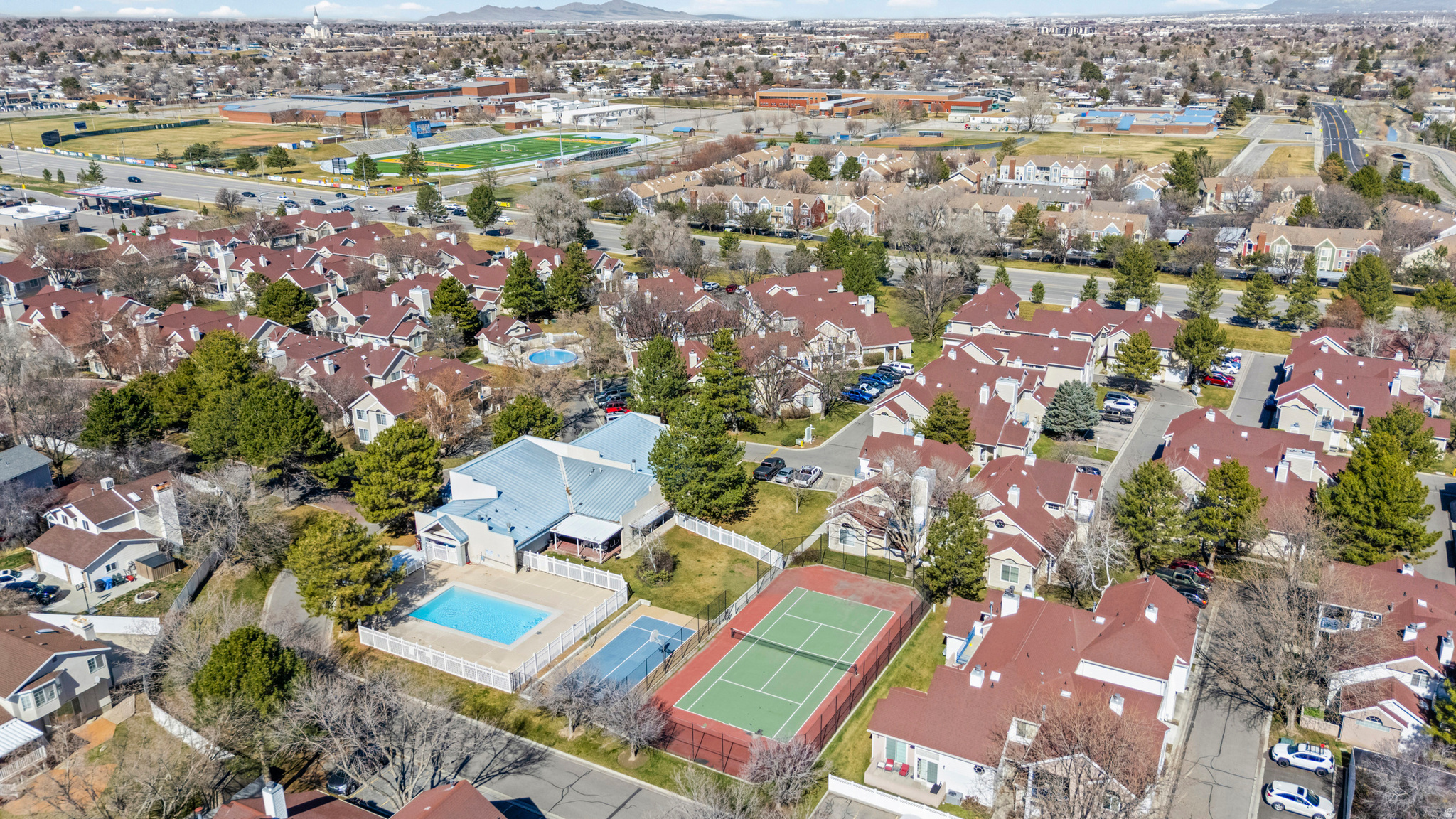 CROSSPOINTE - Residential