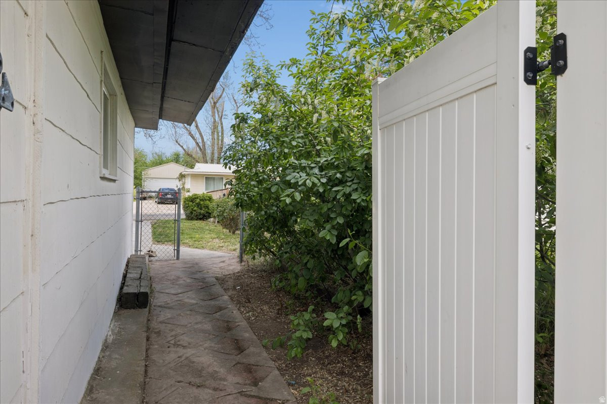 GOLDEN ACRES - Residential