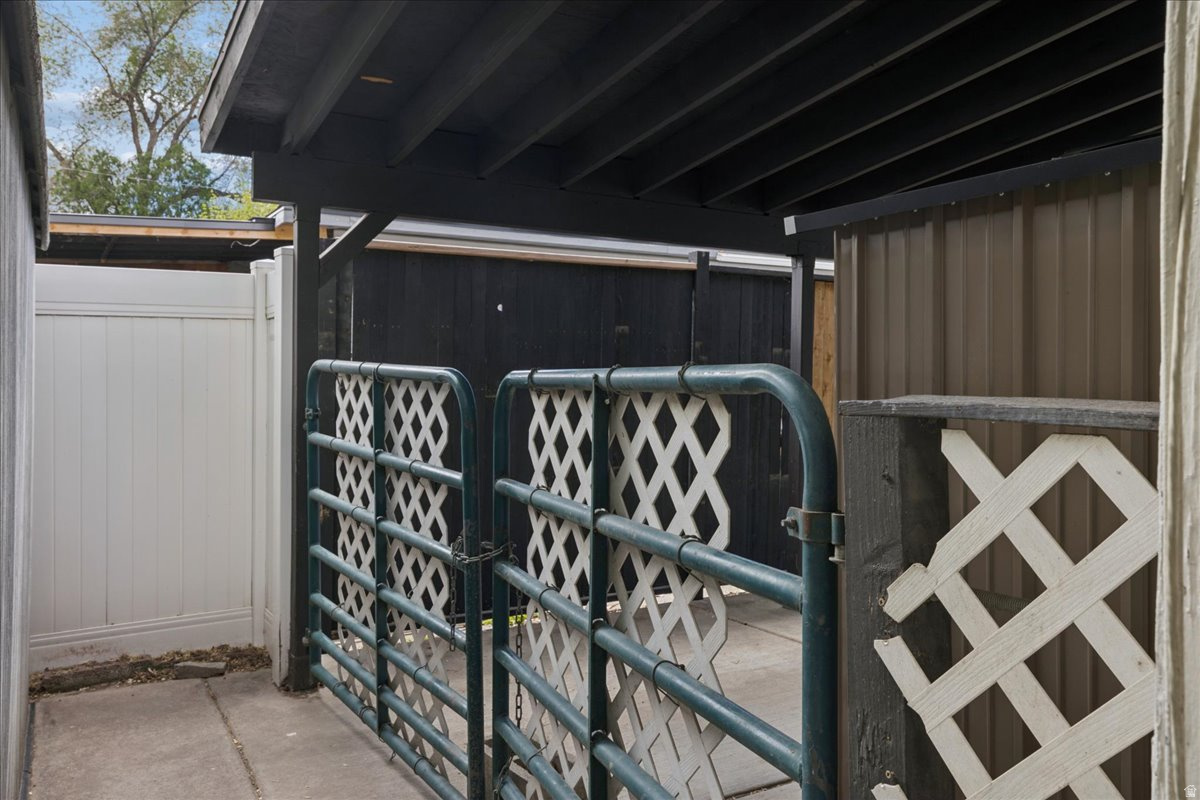 GOLDEN ACRES - Residential