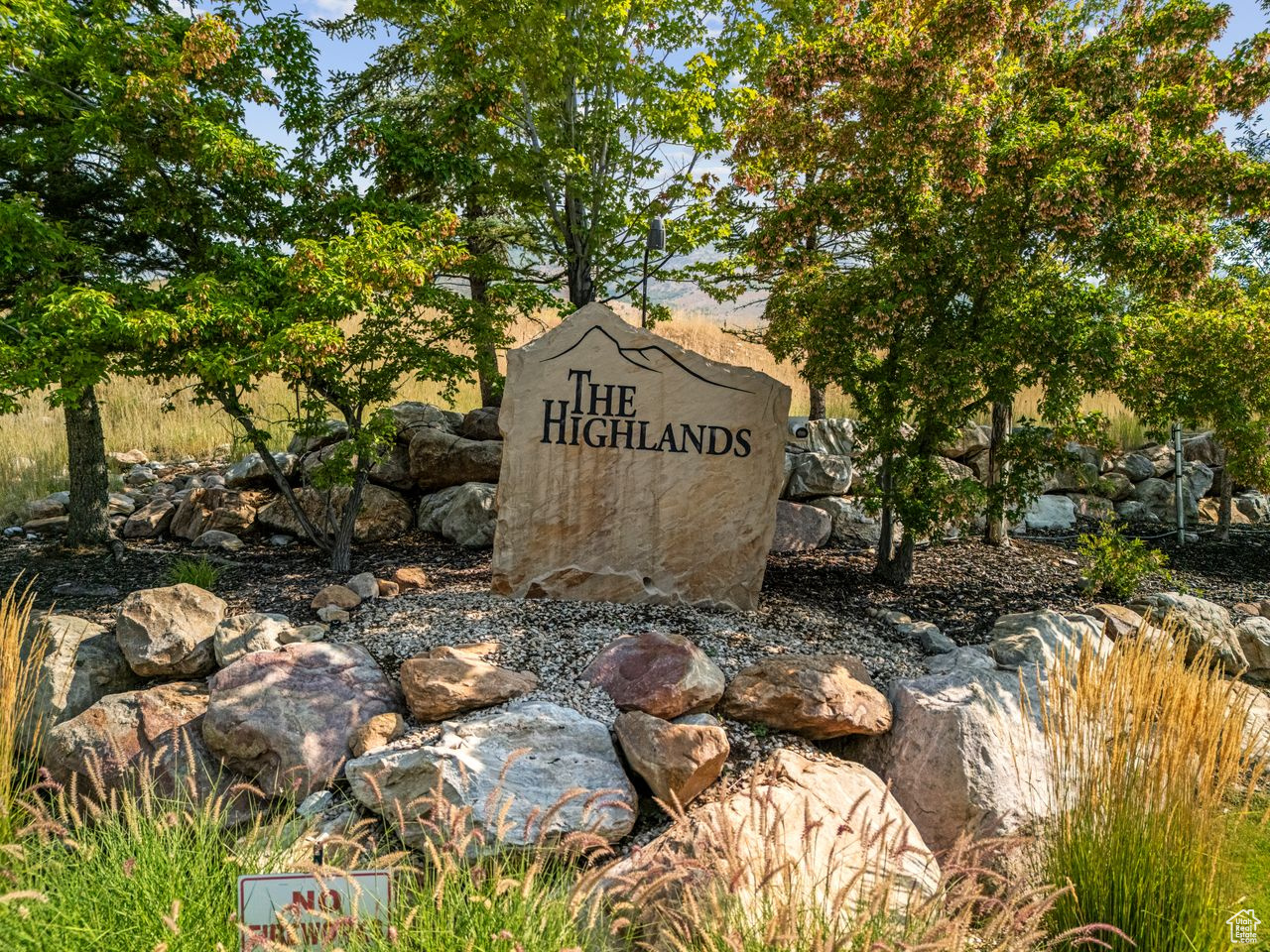 THE HIGHLANDS - Land