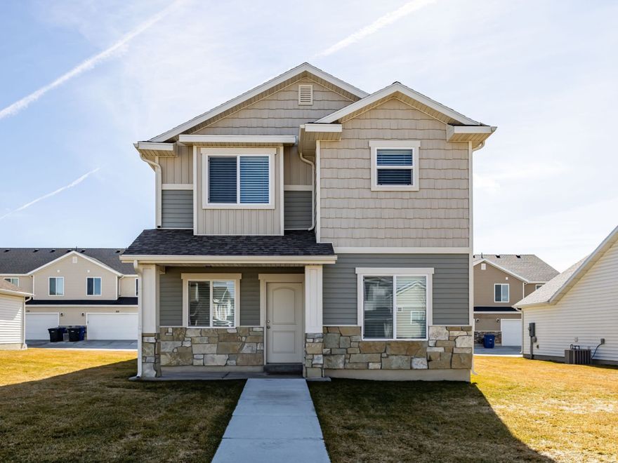 Beautifully maintained 3-bedroom home in the heart of North Logan, just minutes from Green Canyon High School. Built in 2018, this property offers modern finishes, an open-concept main level.