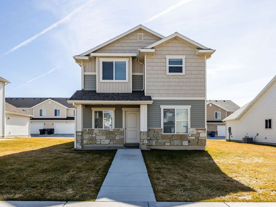 Beautifully maintained 3-bedroom home in the heart of North Logan, just minutes from Green Canyon High School. Built in 2018, this property offers modern finishes, an open-concept main level.