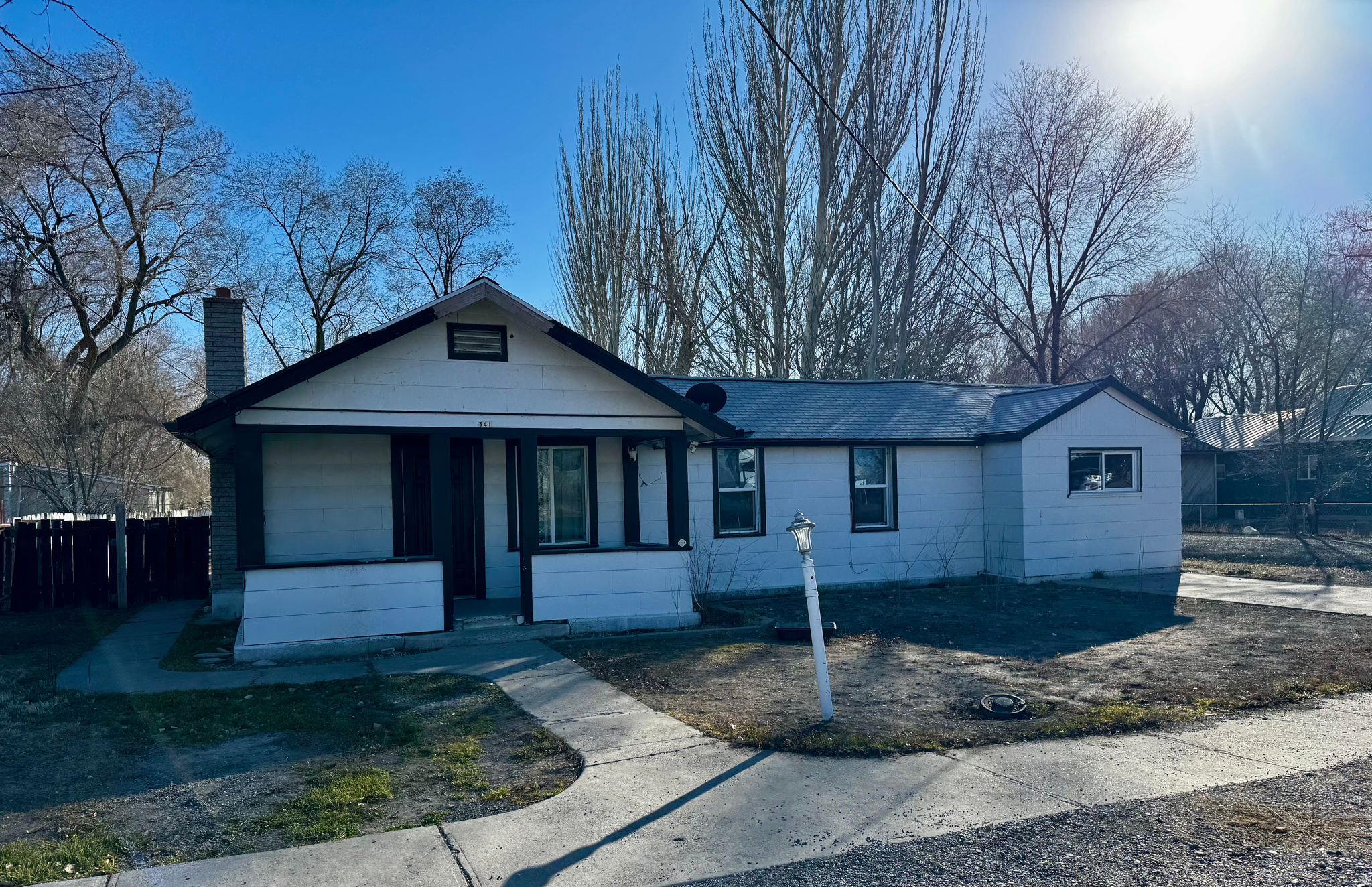 Main image without alt text