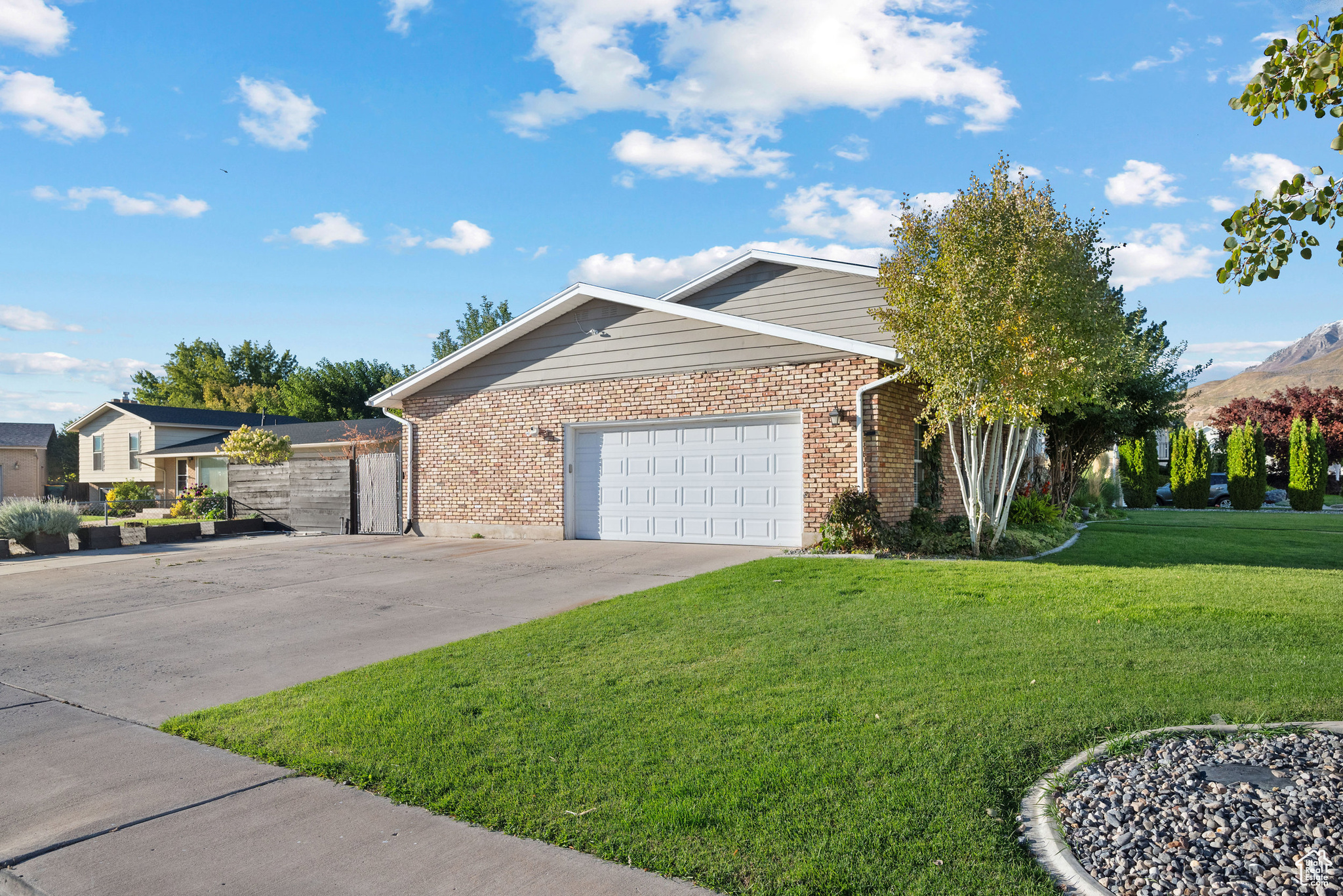 CASCADE ACRES - Residential
