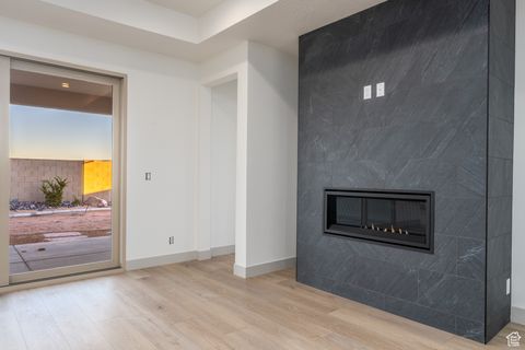 Tiny photo for 1579 HORIZON PKWY N #124, Washington, UT 84780 (MLS # 2115180)