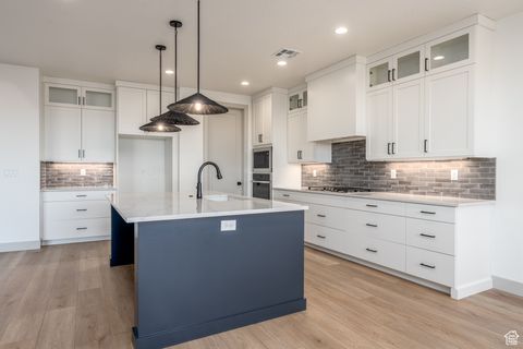 Tiny photo for 1579 HORIZON PKWY N #124, Washington, UT 84780 (MLS # 2115180)