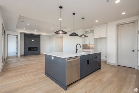 Tiny photo for 1579 HORIZON PKWY N #124, Washington, UT 84780 (MLS # 2115180)