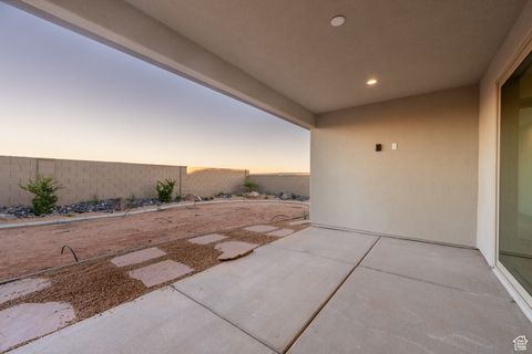 Tiny photo for 1579 HORIZON PKWY N #124, Washington, UT 84780 (MLS # 2115180)