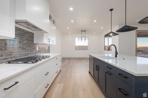 Tiny photo for 1579 HORIZON PKWY N #124, Washington, UT 84780 (MLS # 2115180)