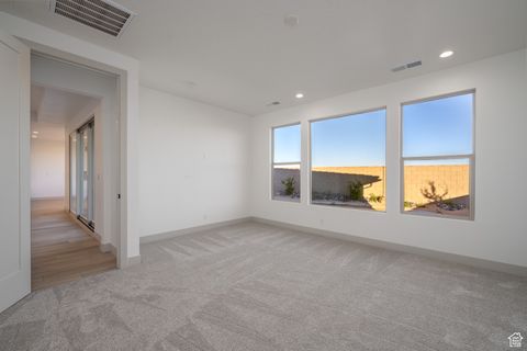 Tiny photo for 1579 HORIZON PKWY N #124, Washington, UT 84780 (MLS # 2115180)