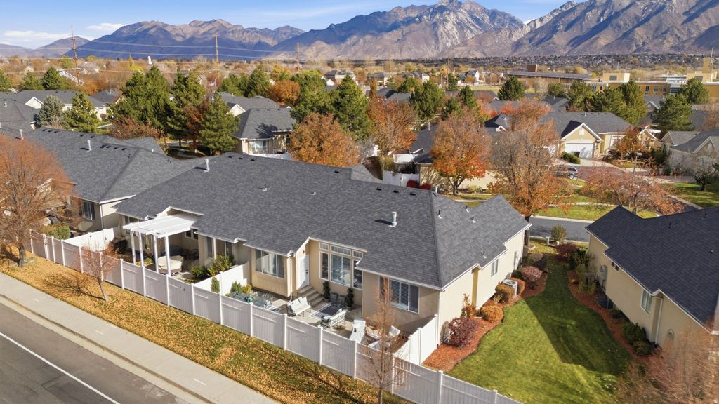 Photo of 11856 S COTTAGE SIDE WAY E, Draper, UT 84020 (MLS # 2125013)