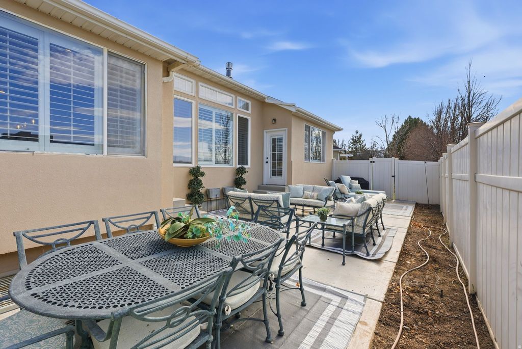 Photo of 11856 S COTTAGE SIDE WAY E, Draper, UT 84020 (MLS # 2125013)