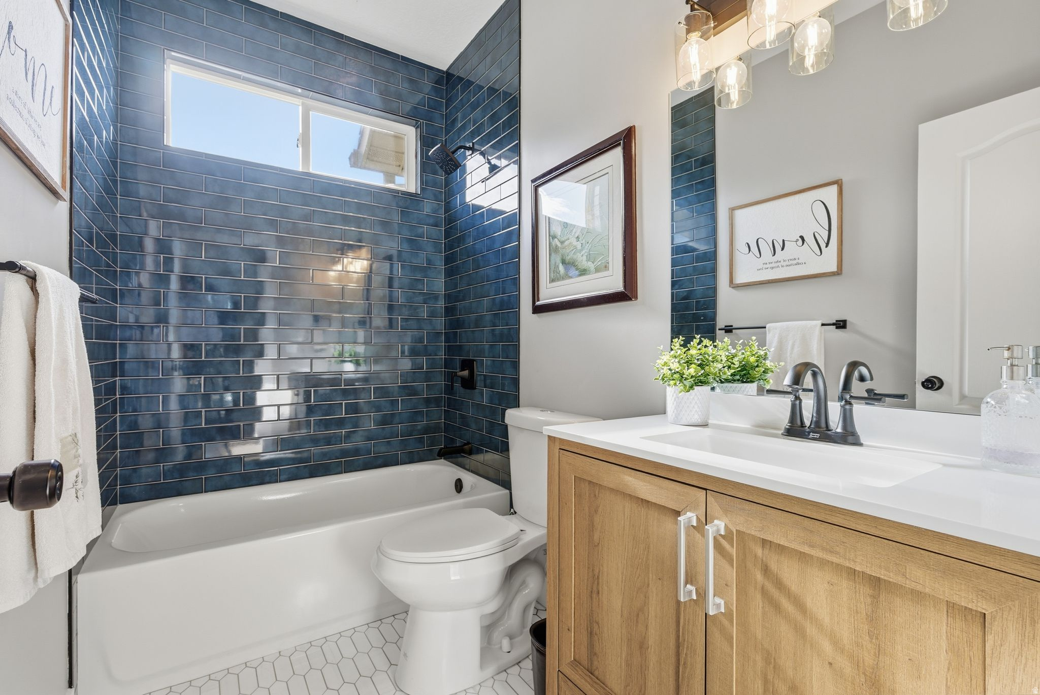 THE COTTAGES AT KIMBALLS LANE - Residential