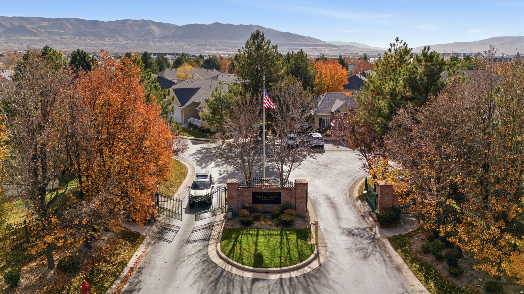 THE COTTAGES AT KIMBALLS LANE - Residential