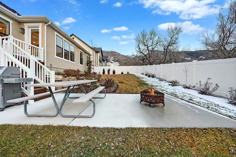 Tiny photo for 1390 E ORCHARD RIDGE LN, Kaysville, UT 84037 (MLS # 2134327)