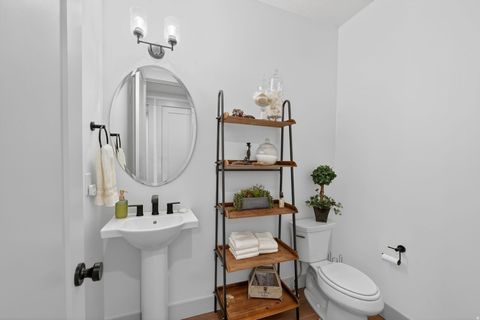 Tiny photo for 1390 E ORCHARD RIDGE LN, Kaysville, UT 84037 (MLS # 2134327)