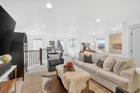 Tiny photo for 1390 E ORCHARD RIDGE LN, Kaysville, UT 84037 (MLS # 2134327)