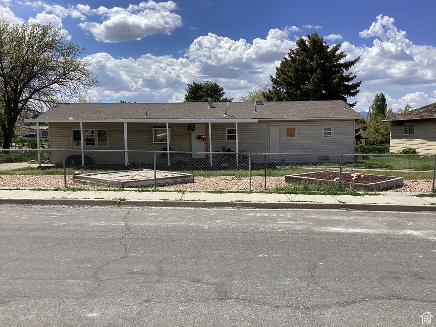 Large lot with potential for extra income with the ADU in the detached garage, 1 living area, 1 bathroom and kitchen (needs to be remodeled). The house needs 2 new faucets in the master bathroom, paint, carpet, and a new thermostat.  Seller financing terms are at least $50,000 down, and no longer than one year. Interest rate is negotiable, and the purchase price for seller financing is $310,000. The ADU is 800 sq. ft., so total living space is 1,940 sq. ft., with an additional 450 sq. ft. in the detached garage for a workshop, also includes a wood burning stove.