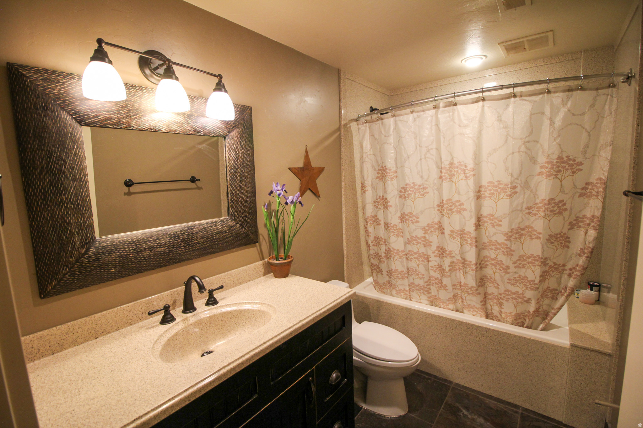 EAST EDGEHILL ESTATES - Residential