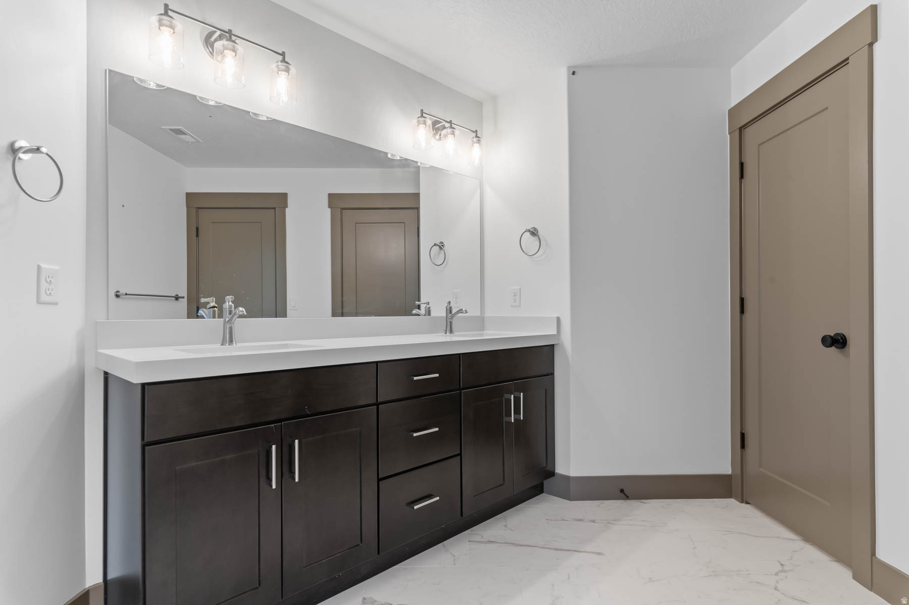 EAST SIDE 2 MOUNT JORDAN - Residential