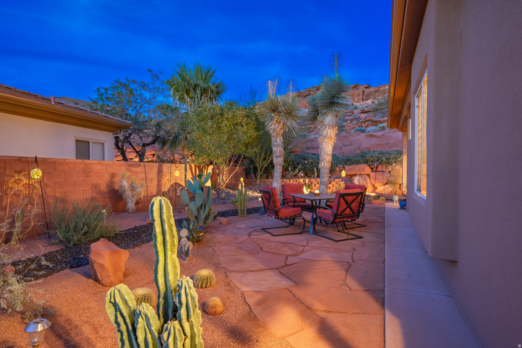 PARADISE CANYON - Residential