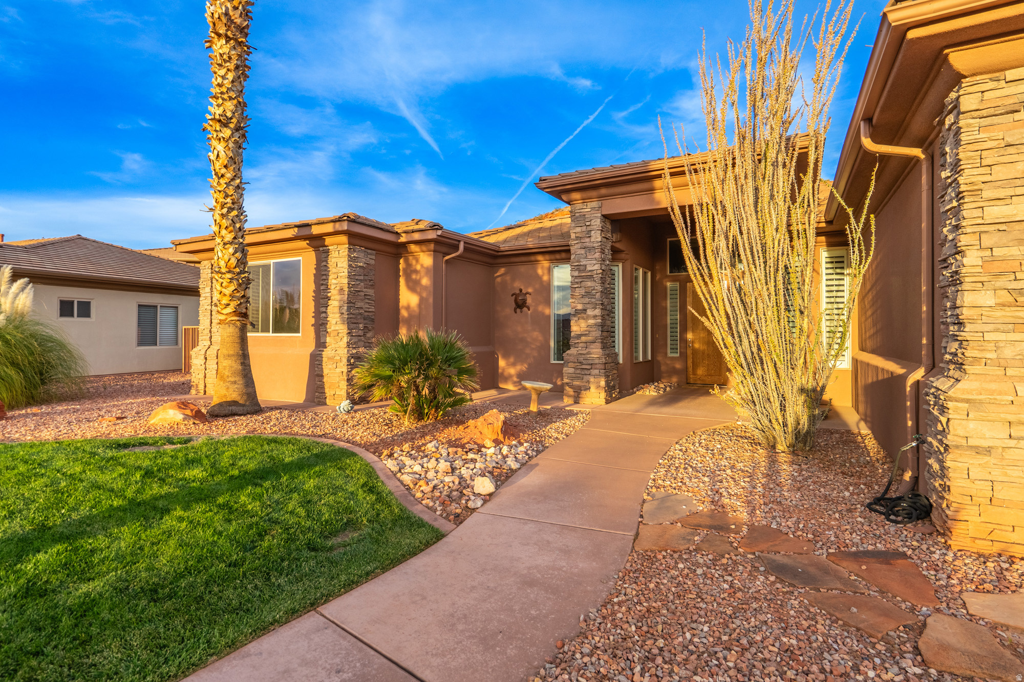 PARADISE CANYON - Residential