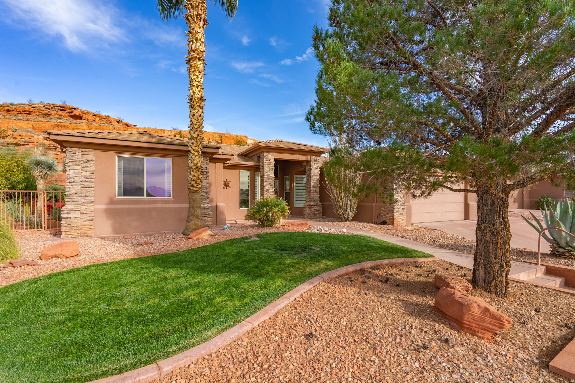 PARADISE CANYON - Residential