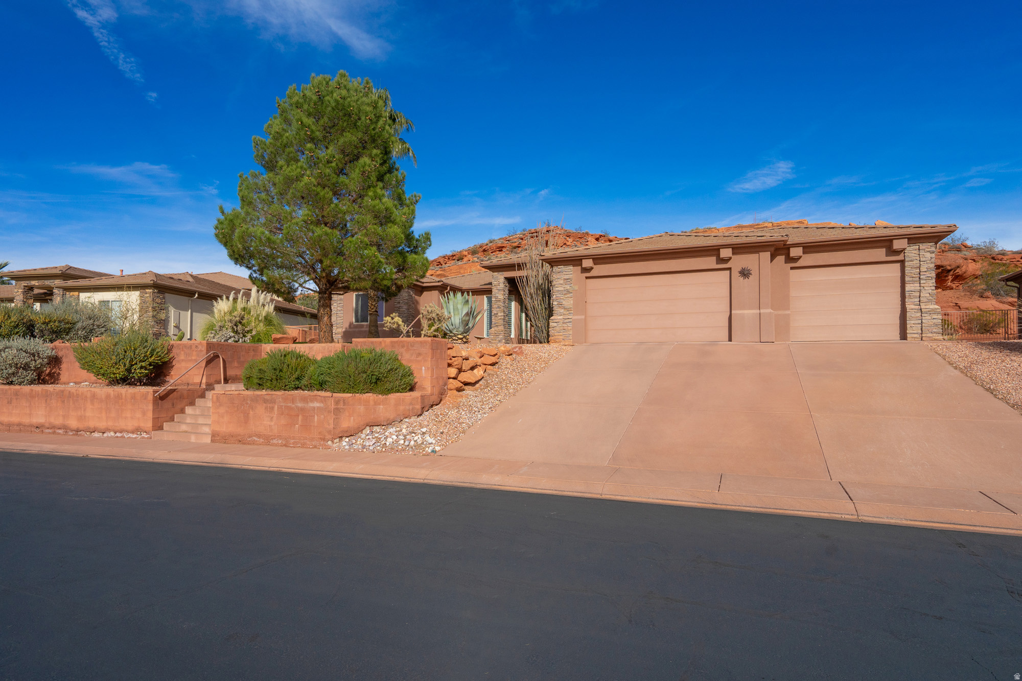 PARADISE CANYON - Residential